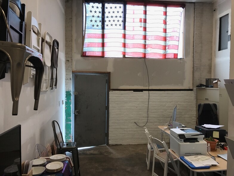 More Photos Of 2541-2549 E Cambria St, Philadelphia Warehouse For Lease