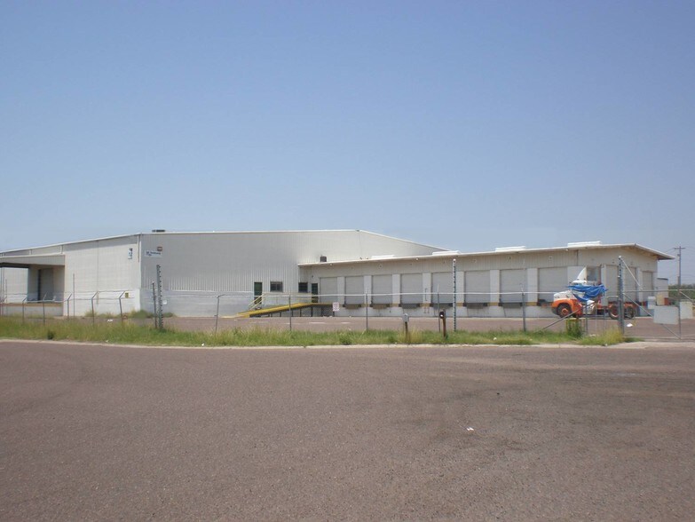 More Photos Of 8900 San Gabriel Dr, Laredo Truck Terminal For Lease