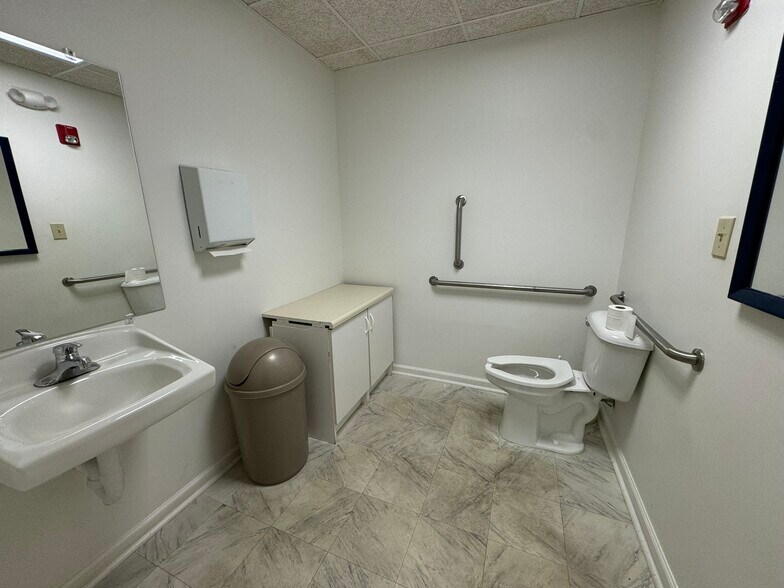 More Photos Of 815 Greenwood Ave, Jenkintown Medical For Sale