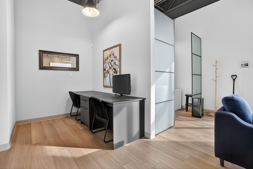 More Photos Of 812 Dundas St, London Freestanding For Sale
