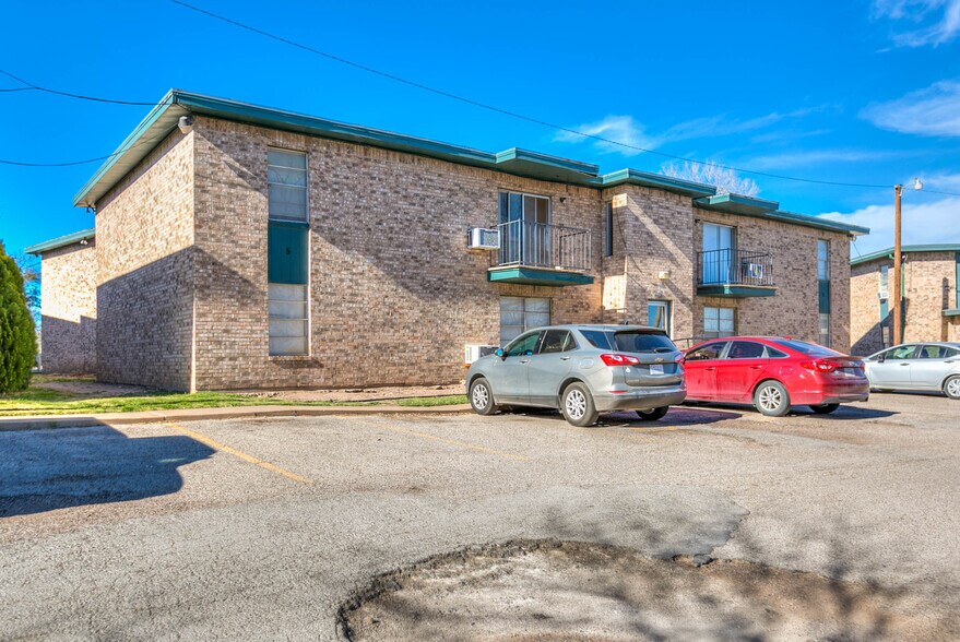 More Photos Of 1707-1717 Greenwood St, San Angelo Apartments For Sale