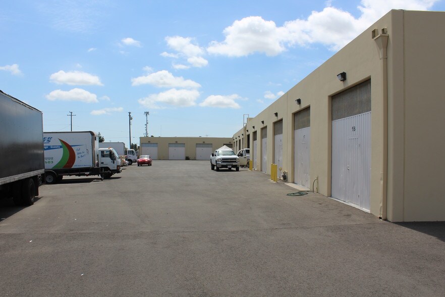 More Photos Of 350 E Orangethorpe Ave, Placentia Warehouse For Lease