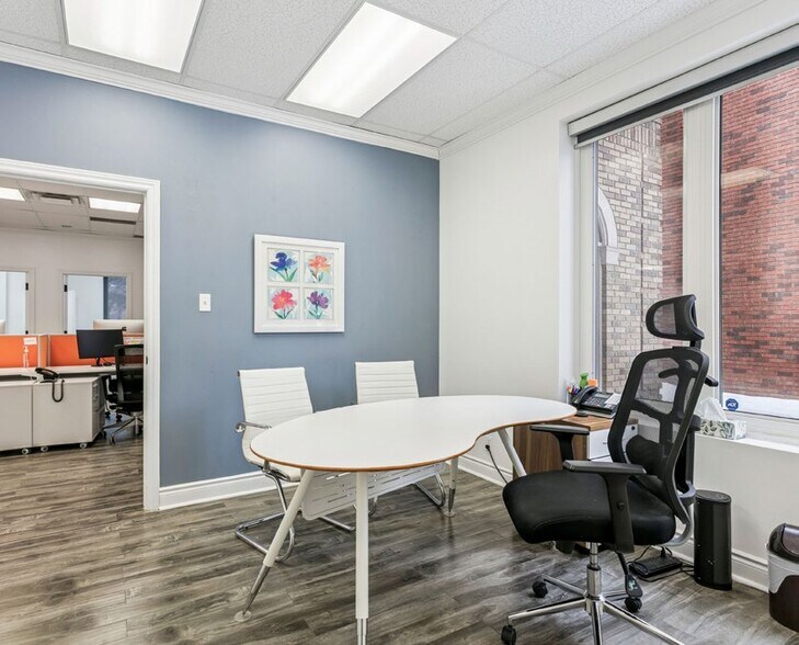 More Photos Of 4284 Village Centre Crt, Mississauga Office For Sale