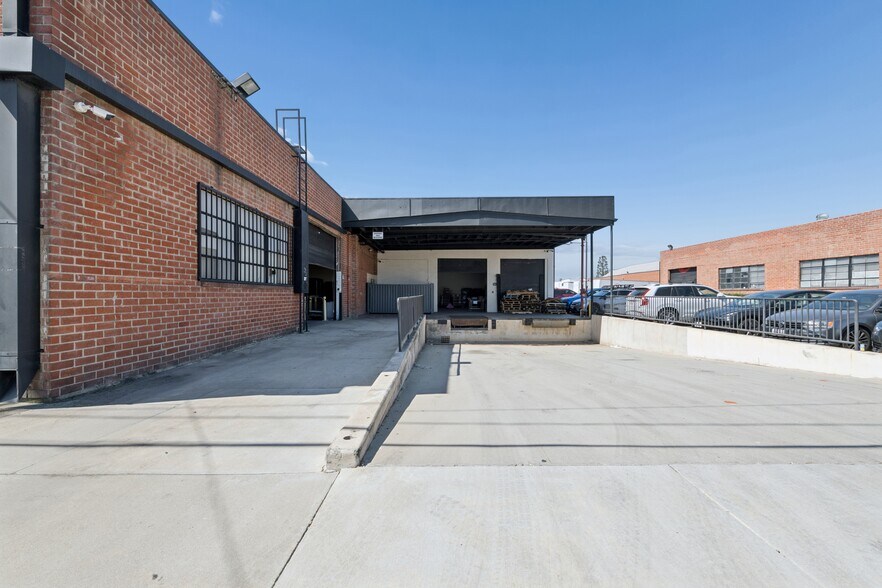 More Photos Of 3355 W El Segundo Blvd, Hawthorne Warehouse For Lease
