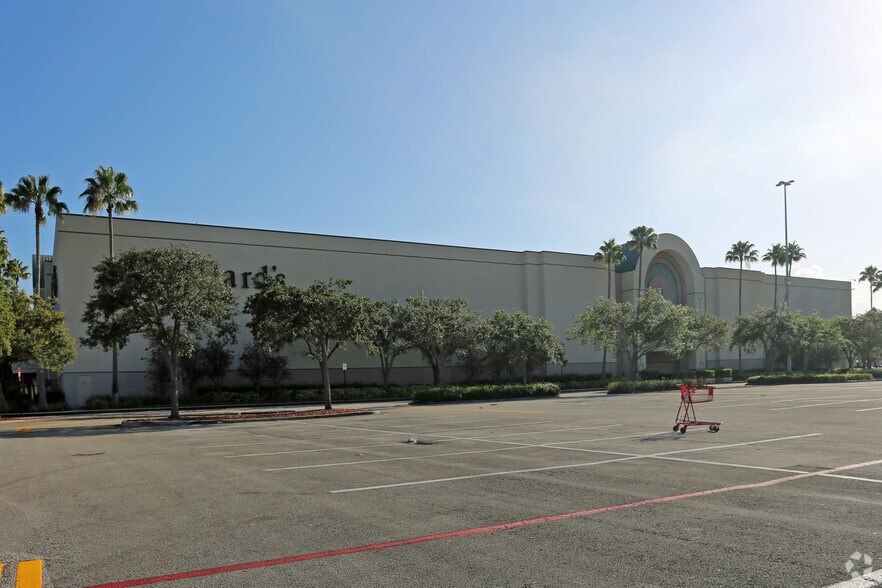 More Photos Of 11401 Pines Blvd, Pembroke Pines Storefront For Lease