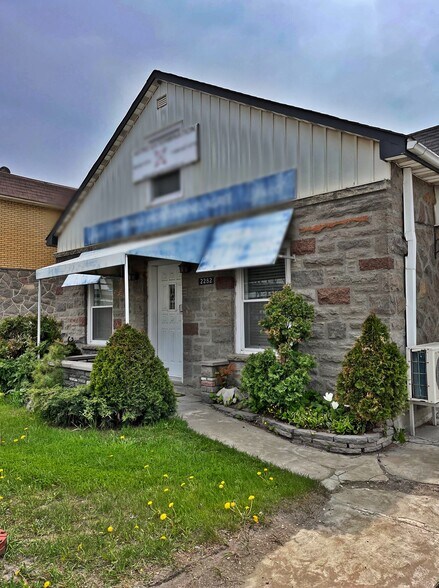 More Photos Of 2282 Boul Des Laurentides, Laval Office For Sale