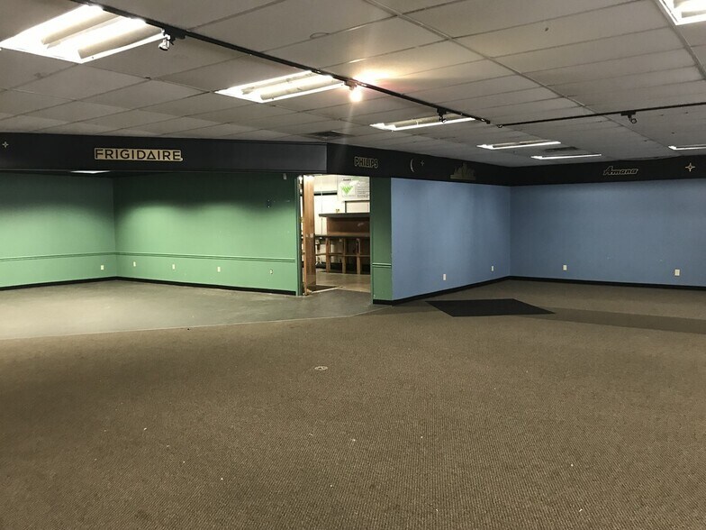 More Photos Of 507 N Gloster St, Tupelo Storefront For Lease