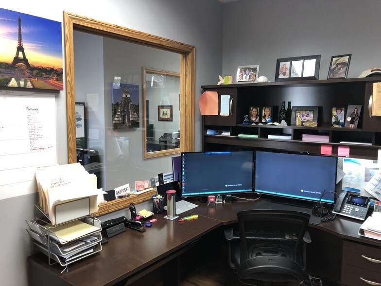 More Photos Of 820 E Terra Cotta Ave, Crystal Lake Office For Sale