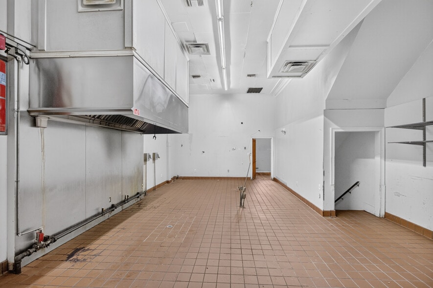 More Photos Of 1024 Noble St, Anniston Storefront Retail Office For Sale