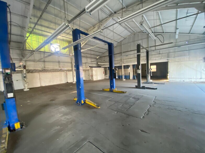 More Photos Of 321-359 E Front St, Covina Warehouse For Lease