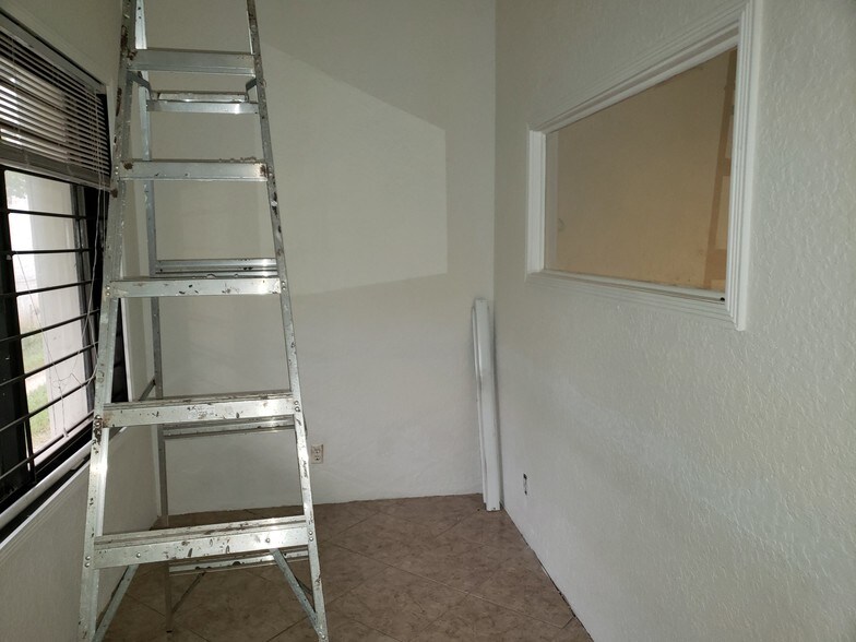 More Photos Of 1110 2nd Ave S, Lake Worth Warehouse For Lease