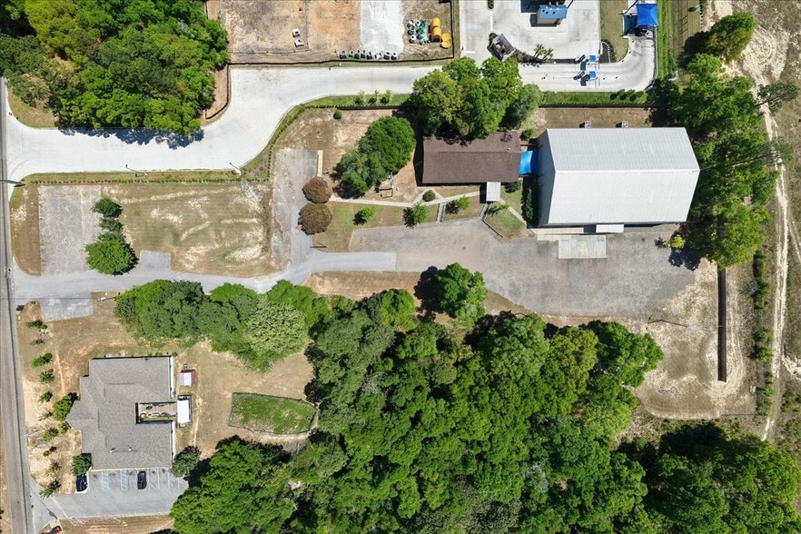 More Photos Of 100 Duggan Ave, Crestview Specialty For Sale