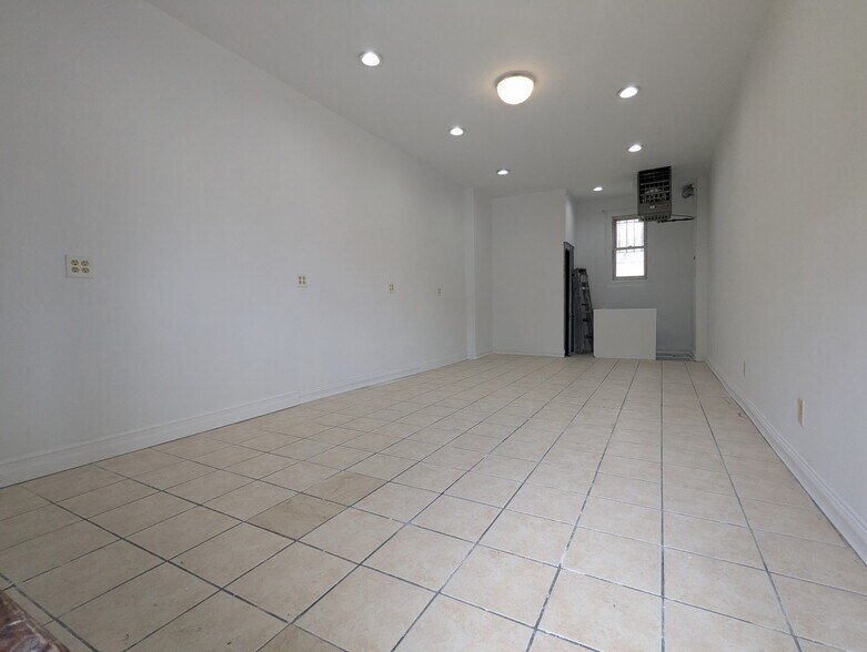 More Photos Of 3965-3973 Bronxwood Ave, Bronx Storefront For Lease