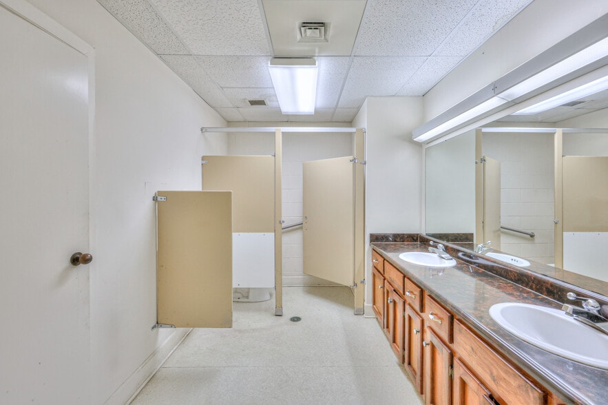 More Photos Of 228 S Military Ave, Lawrenceburg Religious Facility For Sale