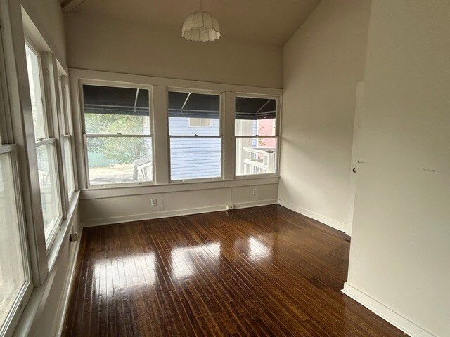 More Photos Of 1615 W 6th St, Austin Office Residential For Lease
