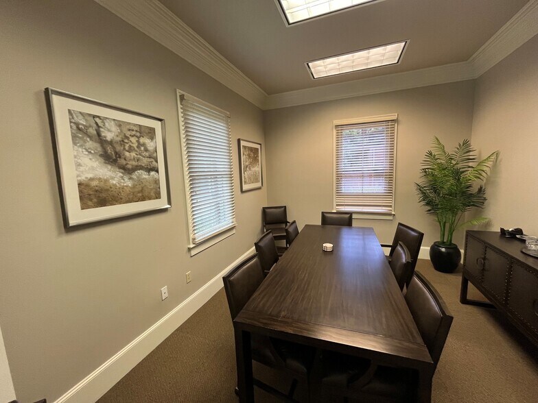 More Photos Of 2161 Quail Run, Baton Rouge Serviced Offices For Sale