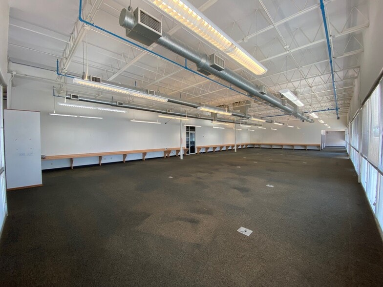 More Photos Of 9797-10161 E Admiral Pl, Tulsa Showroom For Lease