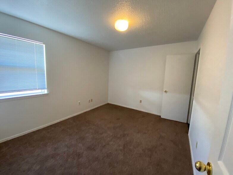 More Photos Of 500 S Leach Ave, Watonga Apartments For Sale
