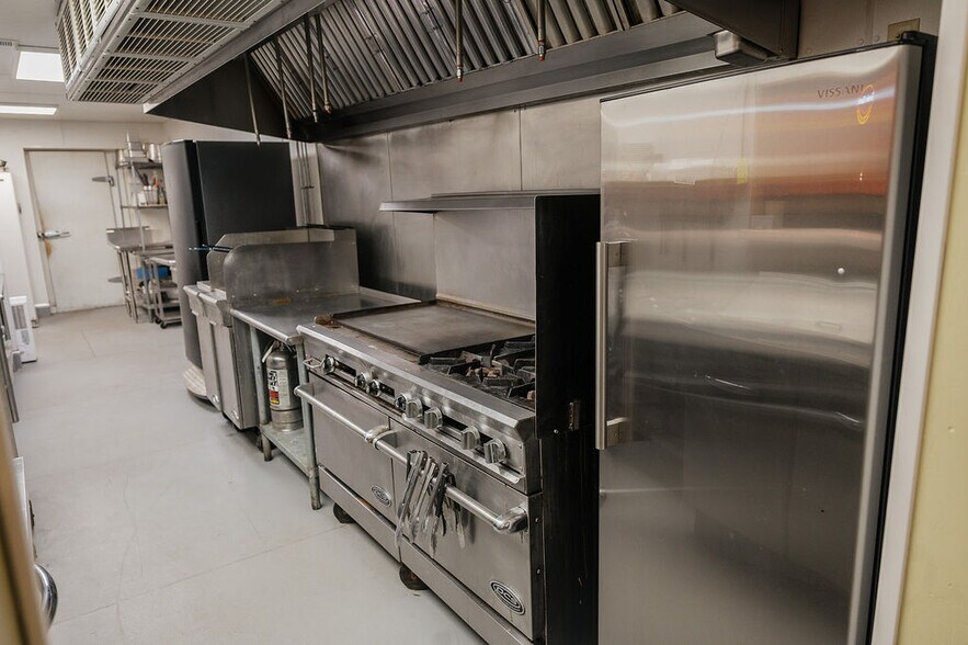 More Photos Of 510 Main St, Ormsby Restaurant For Sale