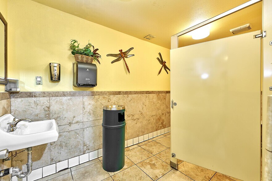 More Photos Of 614 E Walnut St, Carson Warehouse For Sale