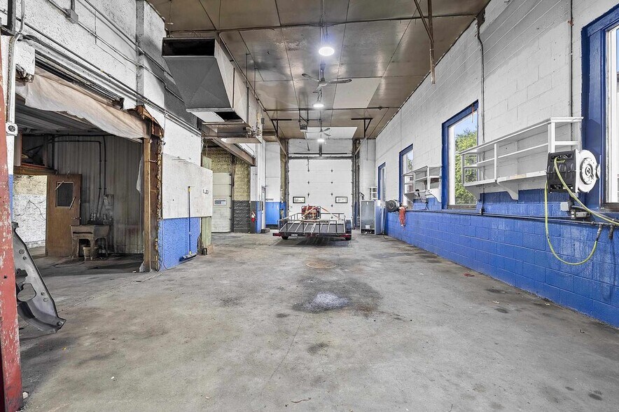 More Photos Of 201 E Green Bay St, Bonduel Service Station For Sale