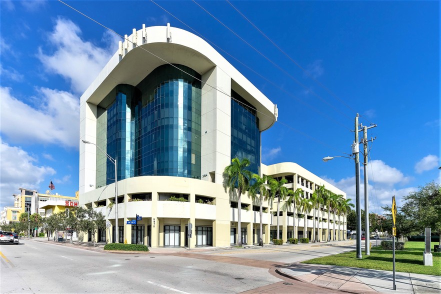 Primary Photo Of 5975 Sunset Dr, Miami Medical For Lease