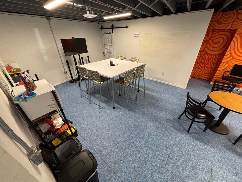 More Photos Of 516 E Main St, Brownsburg Office For Sale