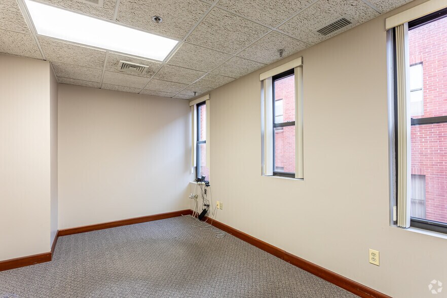 More Photos Of 213-221 Main St, Hartford Office For Sale