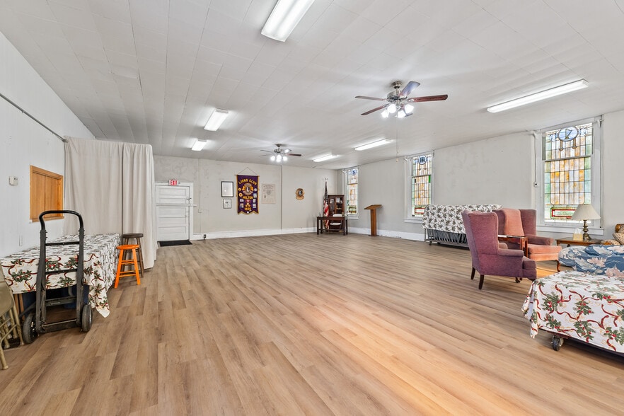 More Photos Of 729 Mason St, Milton Office For Sale