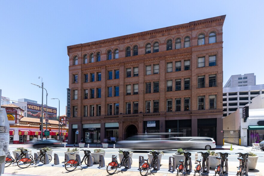 More Photos Of 300-310 S Broadway, Los Angeles Office For Lease