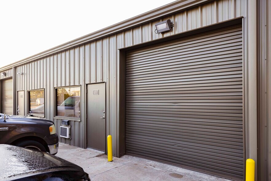 More Photos Of 40 Wilson Rd, Humble Warehouse For Lease