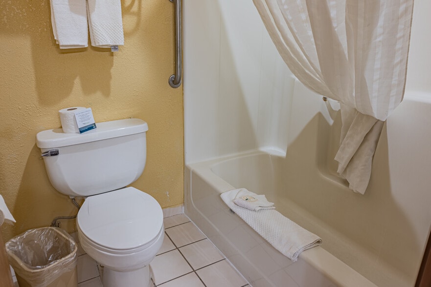 More Photos Of 730 E Jennifer Ln, Sidney Hotel For Sale