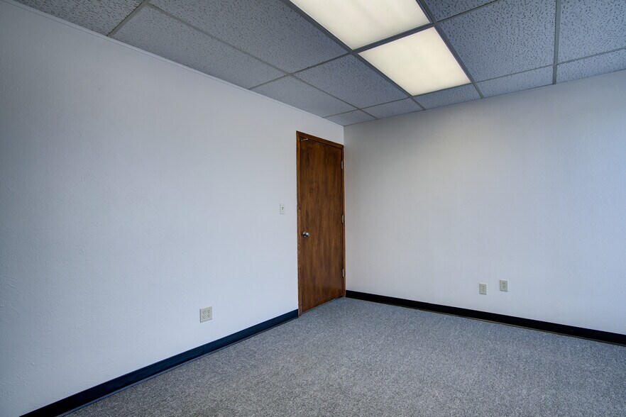 More Photos Of 225 S Academy Blvd, Colorado Springs Office For Sale