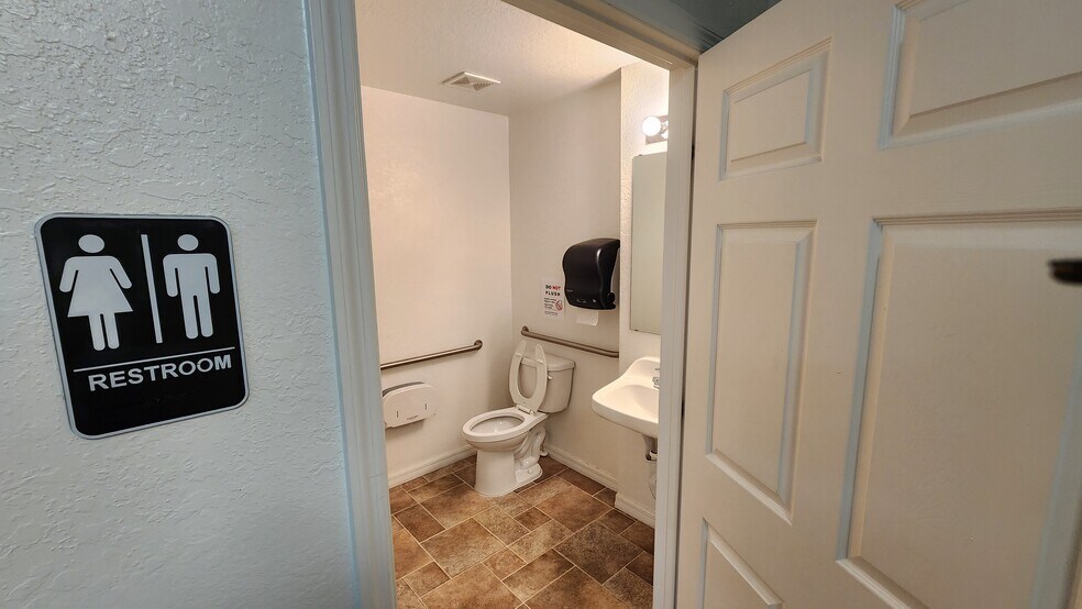 More Photos Of 16332 Cortez Blvd, Brooksville Medical For Lease