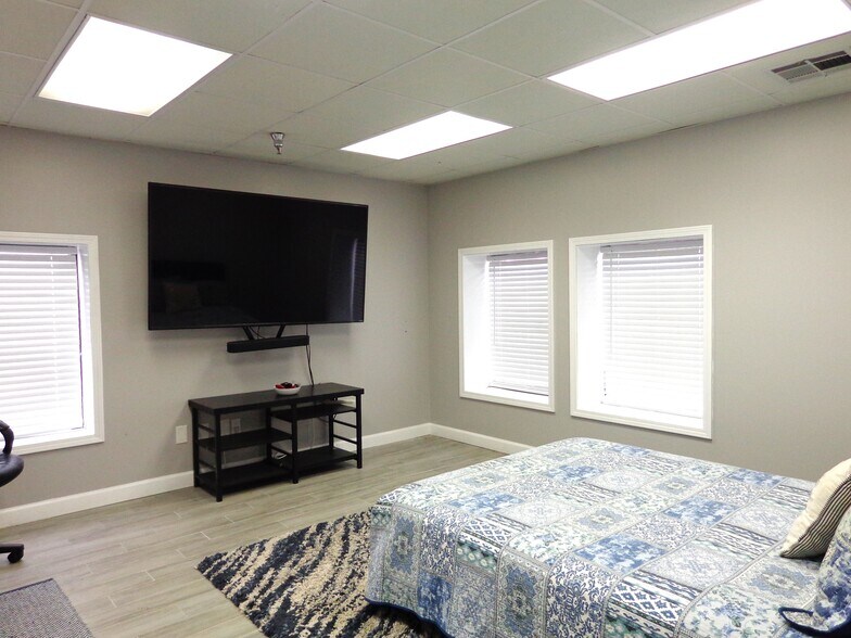 More Photos Of 502 7th St, Lake Charles Warehouse For Sale