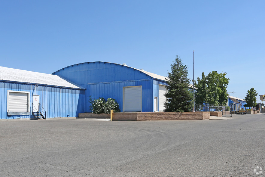 Primary Photo Of 1725-1731 W 16th St, Merced Warehouse For Lease