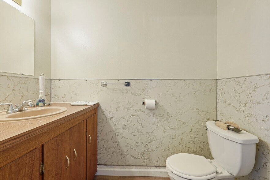 More Photos Of 14144 Market St, Walnut Grove Storefront For Sale