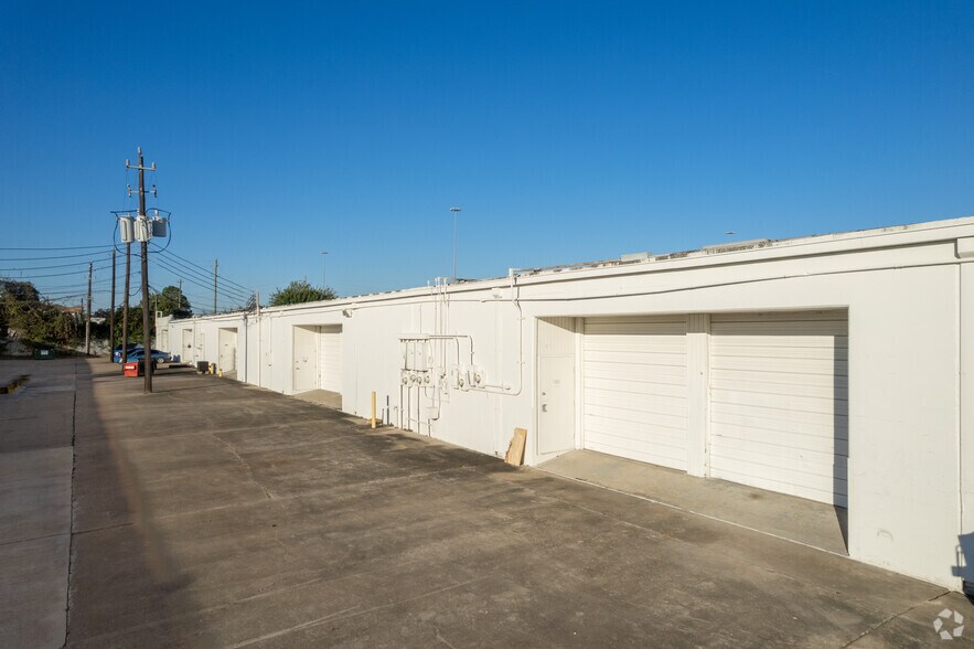 More Photos Of 1000 N Post Oak Rd, Houston Unknown For Lease