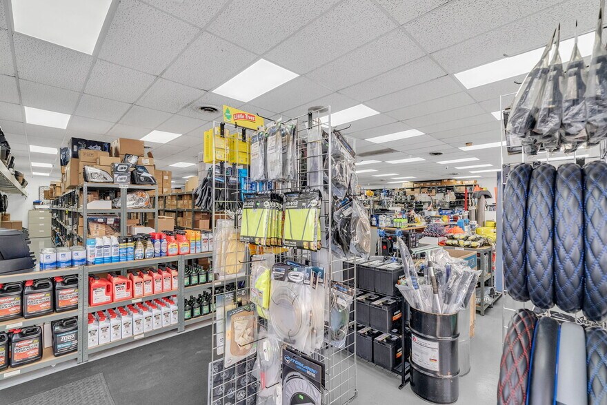 More Photos Of 1475 S Newburgh Rd, Westland Light Distribution For Sale