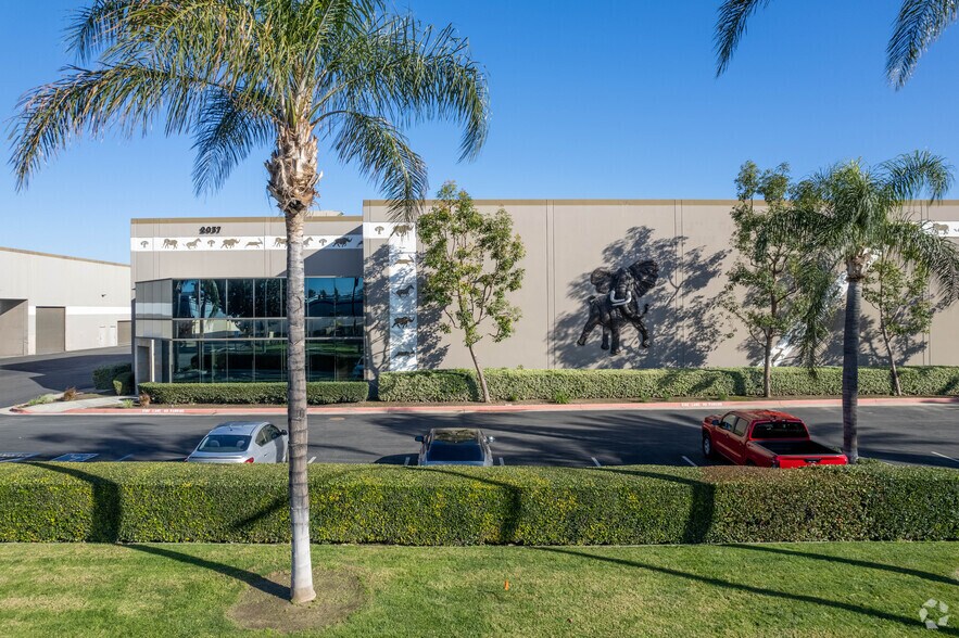 More Photos Of 2037-2077 S Vineyard Ave, Ontario Unknown For Lease