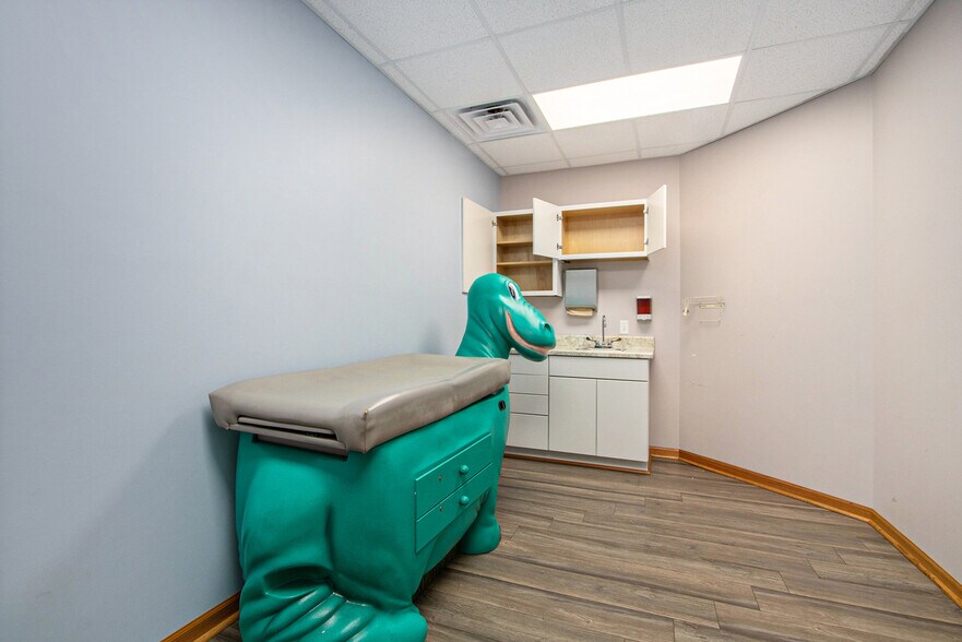 More Photos Of 2 E Main St, Hartford Medical For Sale