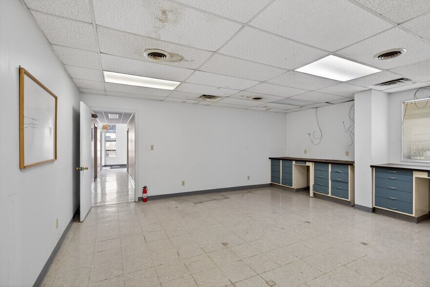 More Photos Of 52 Mid Valley Ln, Verona Warehouse For Sale