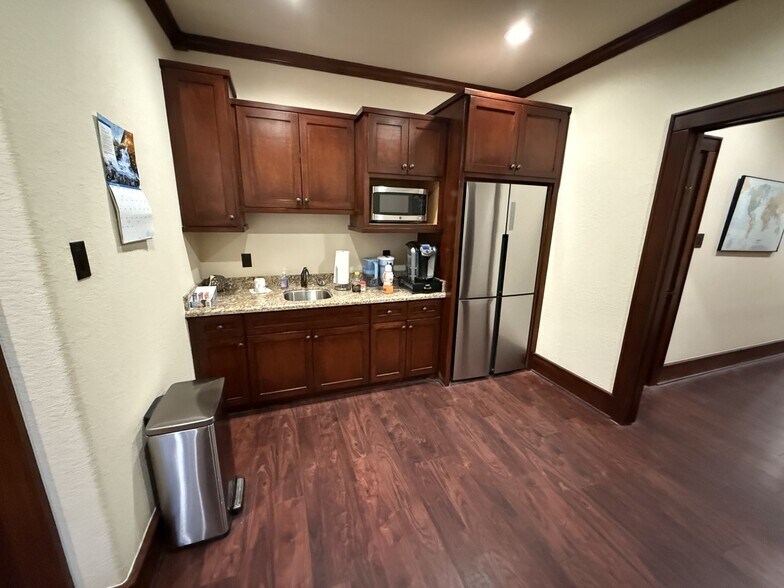 More Photos Of 8152 Spring Cypress Rd, Spring Light Distribution For Sale