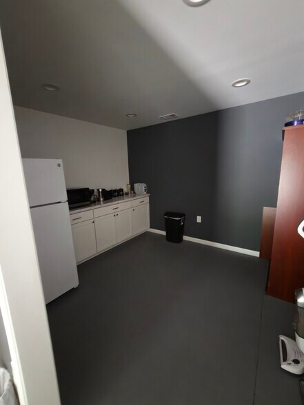 More Photos Of 3795 Evans Rd, Cumming Warehouse For Lease