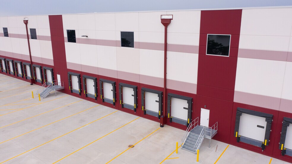 More Photos Of 101 Port Lincoln Rd, Bayonne Distribution For Lease