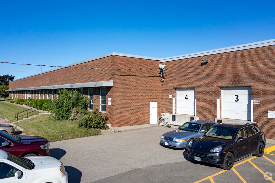 More Photos Of 851-865 Rangeview Rd, Mississauga Warehouse For Lease