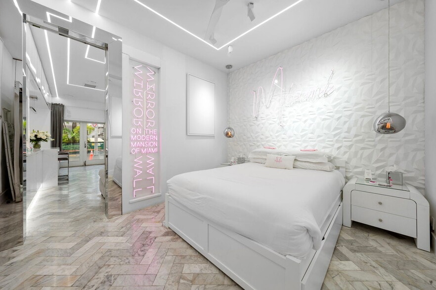 More Photos Of 124 11th St, Miami Beach Hotel For Sale