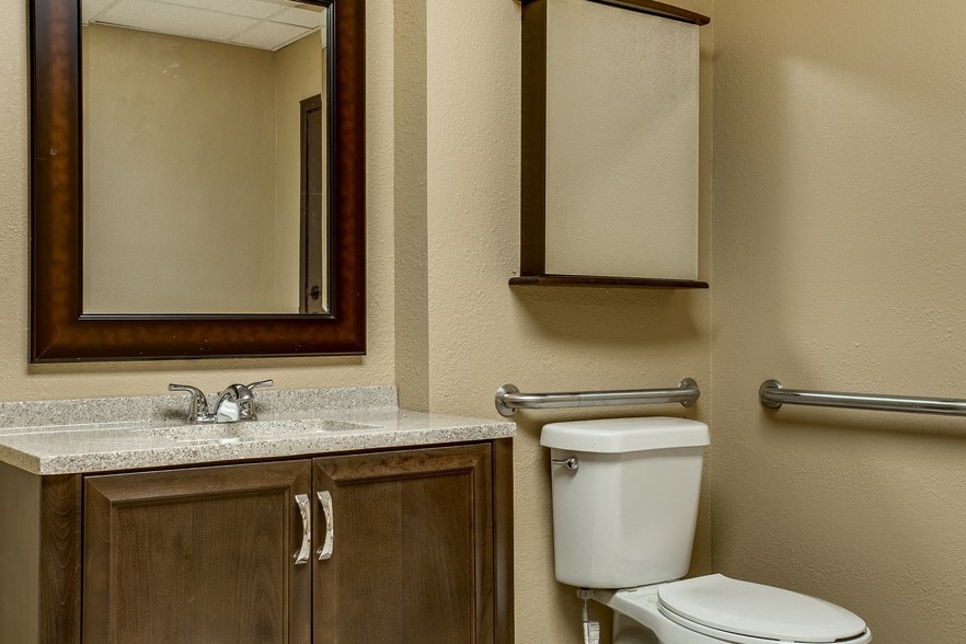 More Photos Of 3260 Southern Dr, Garland Medical For Lease