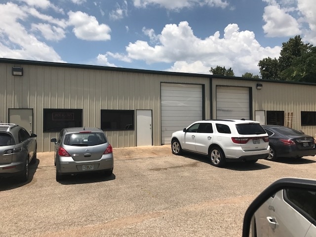 Primary Photo Of 7740 W Highway 71, Austin Warehouse For Lease