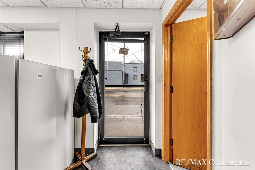 More Photos Of 758 Burton St SE, Grand Rapids Office For Sale